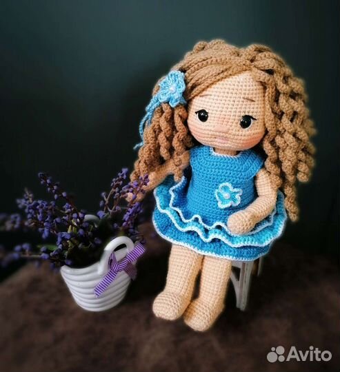 Вязаная кукла ручной работы