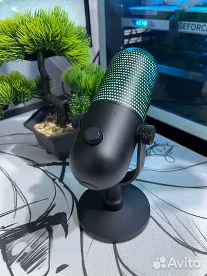 Микрофон Razer Seiren V3 Chroma