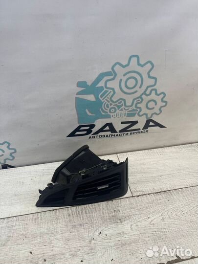 Дефлектор левый Ford Focus 3