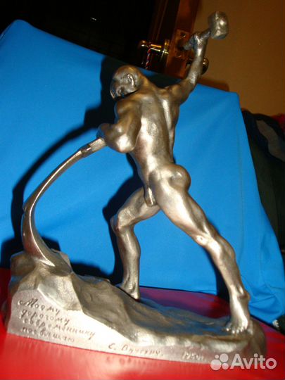 Сувенир Статуэтка Настольная Мужчина Меч Молот оон