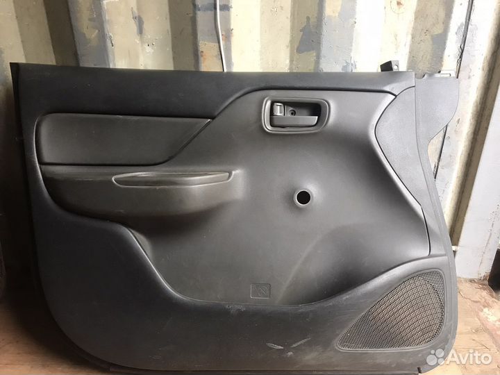 Внутренняя обшивка двери