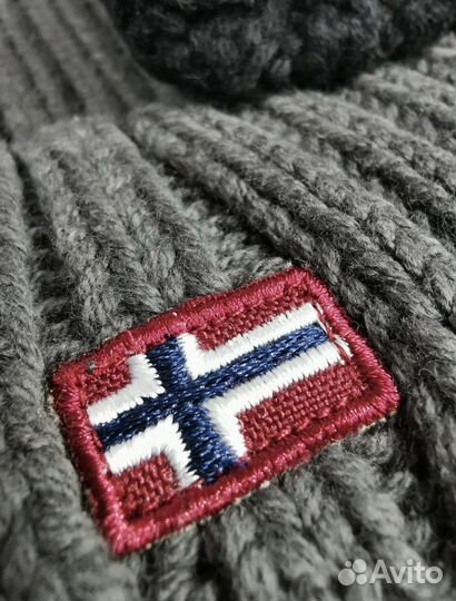 Шапка вязаная Napapijri новая.Черная