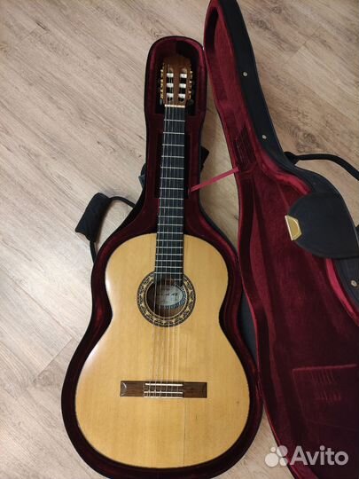 Классическая гитара шестиструнная