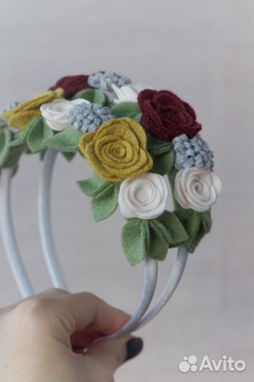 Ободок с цветами из фетра