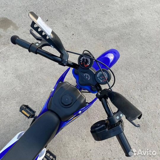 Детский велосипед - мотоцикл