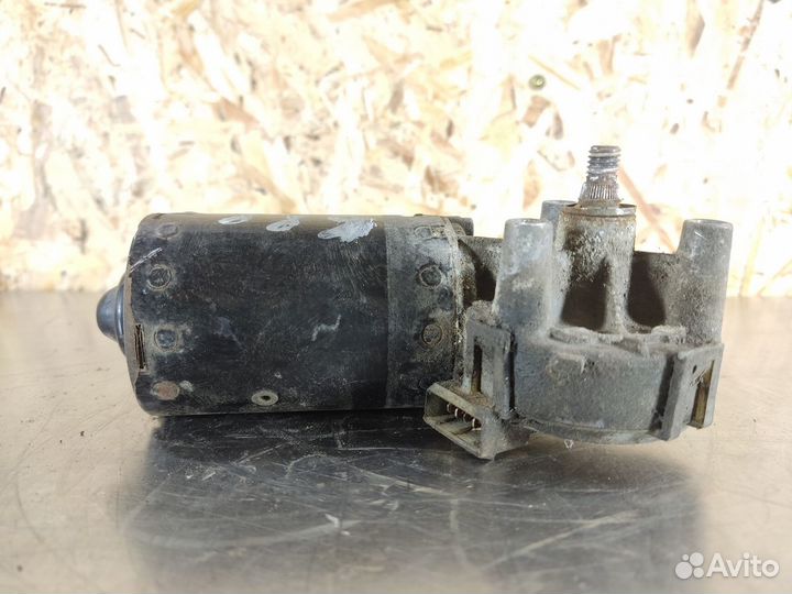 Моторчик стеклоочистителя передний Volkswagen Golf