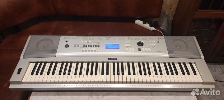 Синтезатор Yamaha PSR R200 и DGX-220 76 клавиш