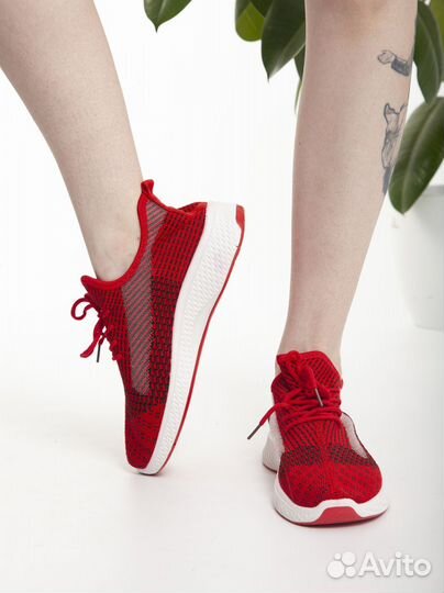 Кроссовки женские 39 размер новые