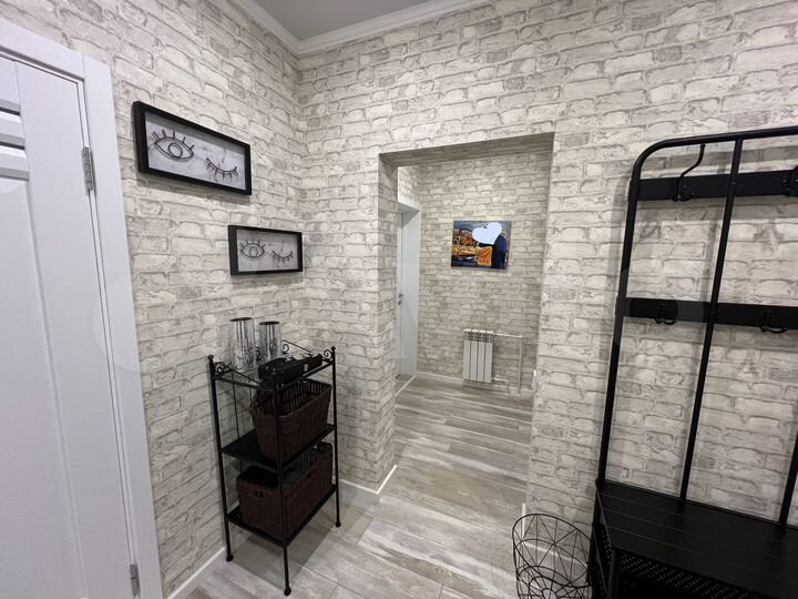 3-к. квартира, 81,1 м², 1/2 эт.