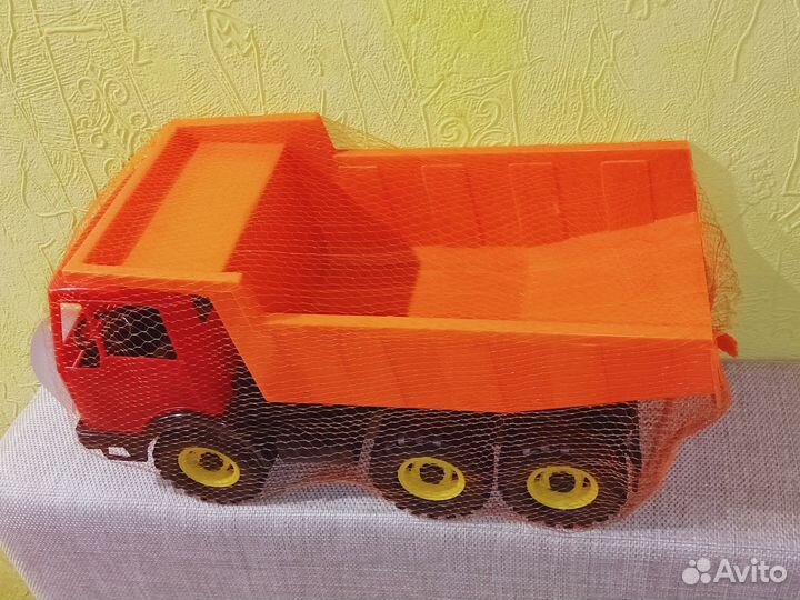 Большой самосвал