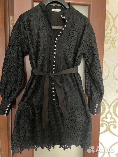 Черное кружевное платье