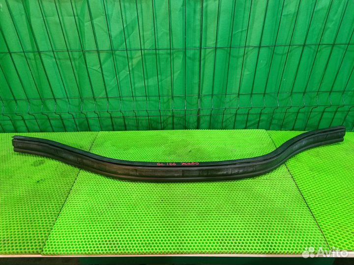 Уплотнительная резинка капота Mercedes Benz Gl