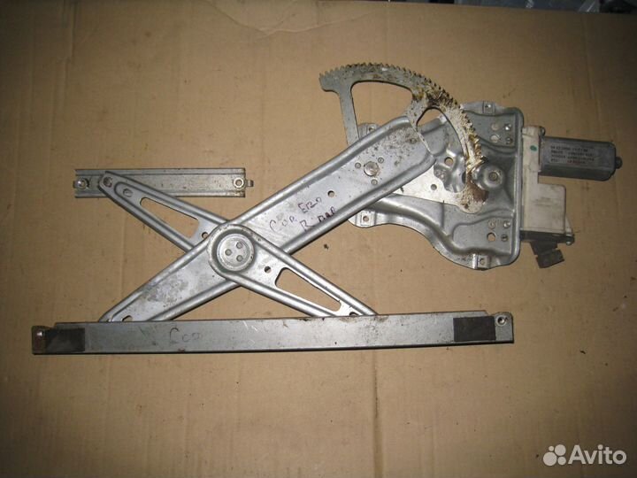 Toyota Corolla E120 правый стеклоподъемник