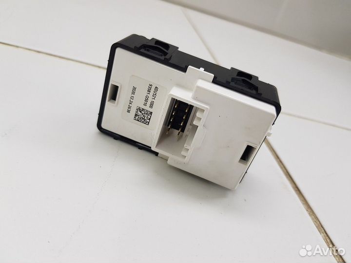 Кнопка стеклоподъемника задняя правая (Kia Seltos)