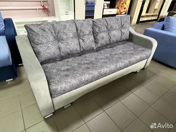 Диван уютный