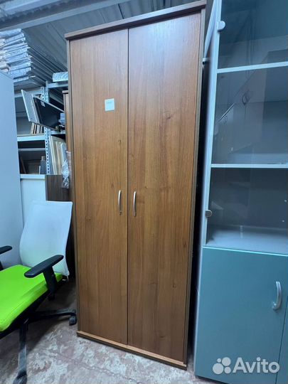 Шкаф с полками