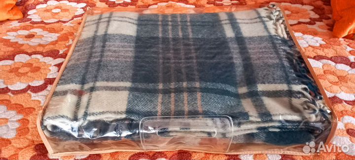 Плед шерстяной новый