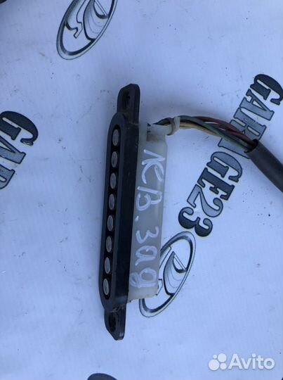 Доводчик дверей задний Mazda mpv