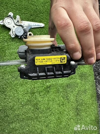 Стеклоподъемник задний левый правый Lexus es350