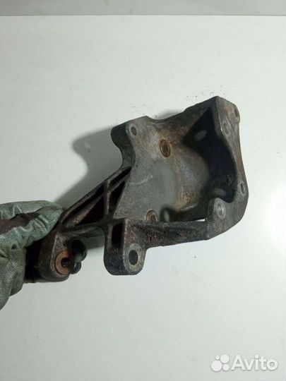 Кронштейн гидроусилителя Volkswagen Passat B4 0281