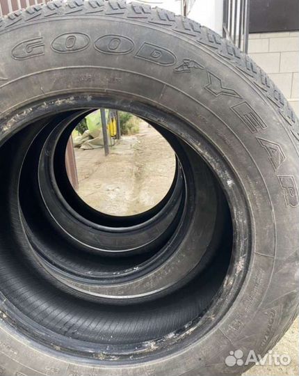 Goodyear UltraGrip Ice 215/65 R16