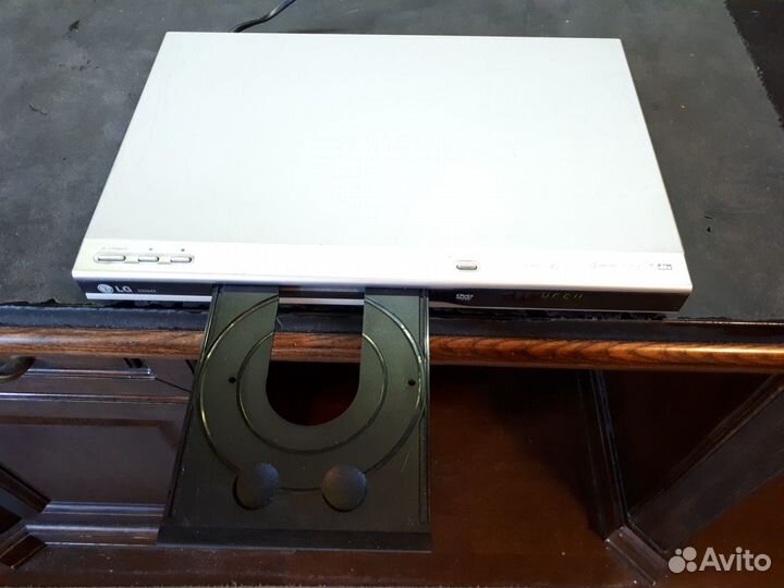 DVD плеер LG DS564X