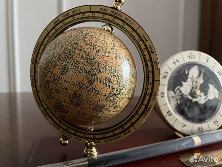 Подставка для ручки с глобусом и часами. Новая