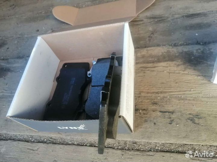 Передние тормозные колодки на Toyota