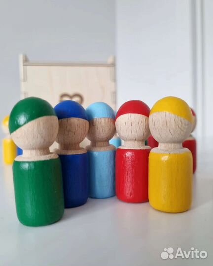 Сортер с разноцветными человечками 