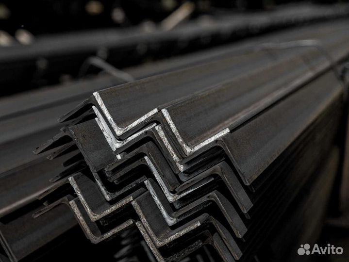 Стальной уголок