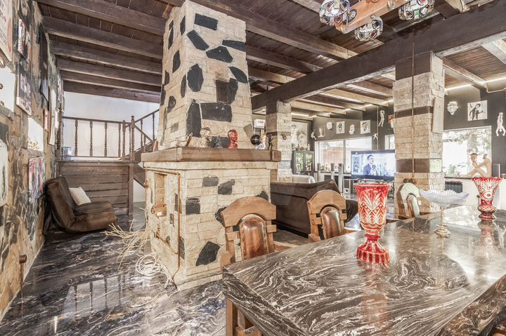 Дом 454 м² на участке 26 сот.