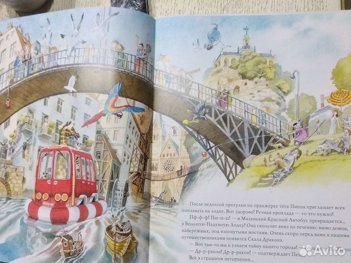 Книга детская Маленький красный автобус