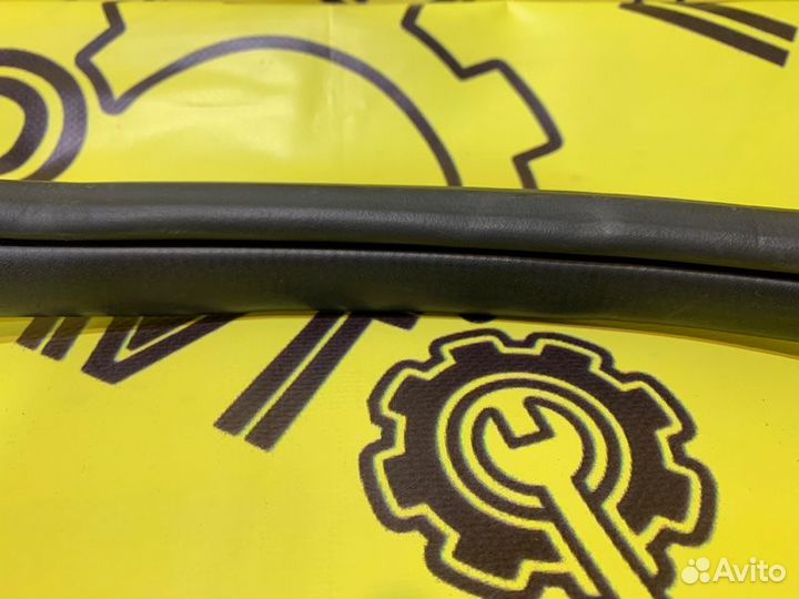 Уплотнитель проема двери задний правый Subaru