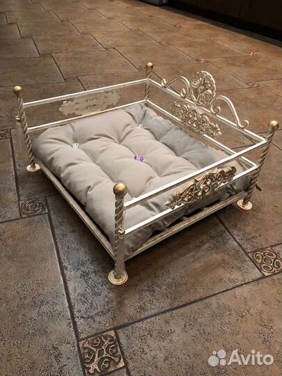 Лежанка для кошек и маленьких собачек