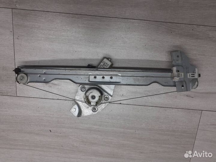 Стеклоподъемник передний правый Sandero / Duster