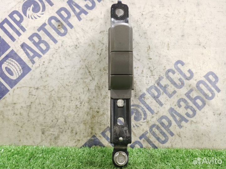 Регулятор ремня безопасности правый Nissan Murano