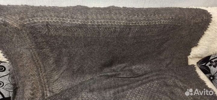 Продаётся платок ручной вязки 150*150