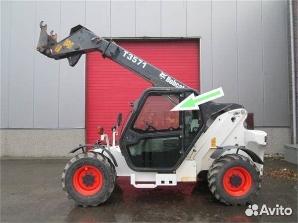 Стекло дверное левое верхнее Bobcat Т3571/3571L