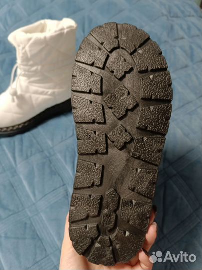 Белые сапоги дутики