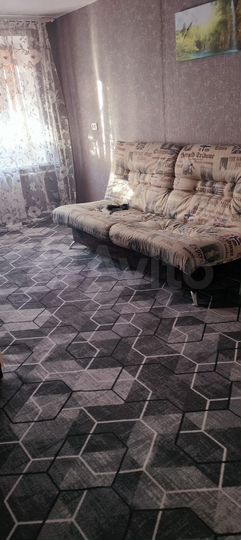 2-к. квартира, 43 м², 1/4 эт.