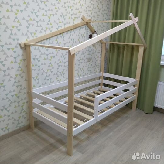 Детская кровать с домиком