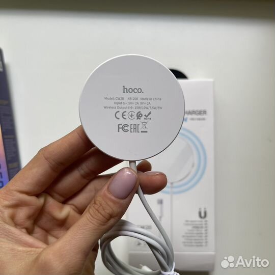 Беспроводная зарядка и адаптер на iPhone hoco
