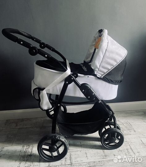 Игрушечная коляска для кукол