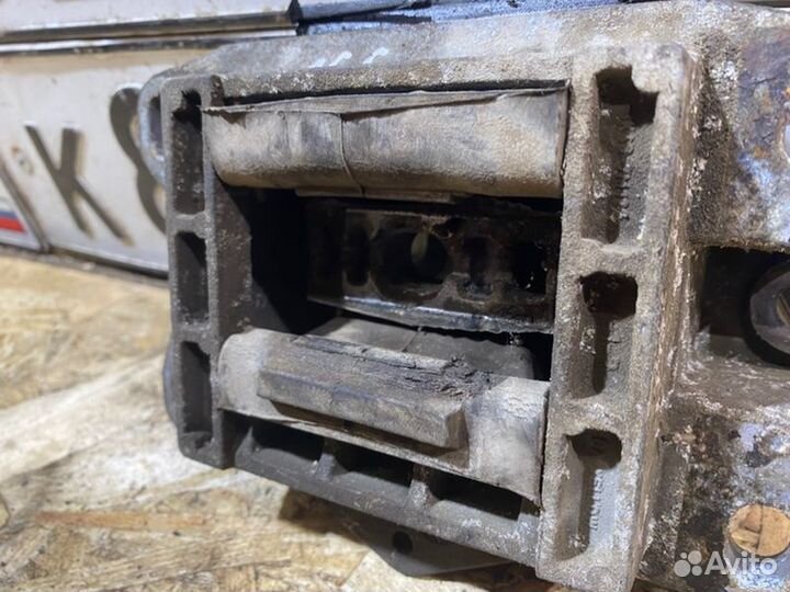 Подушка двигателя Ford Mondeo 3 2.0 2003