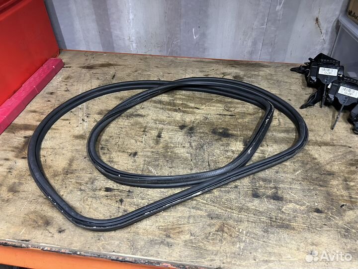 Уплотнитель багажника BMW F30 F80