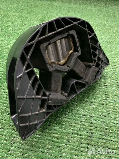 Подушка двигателя Лада Веста правая