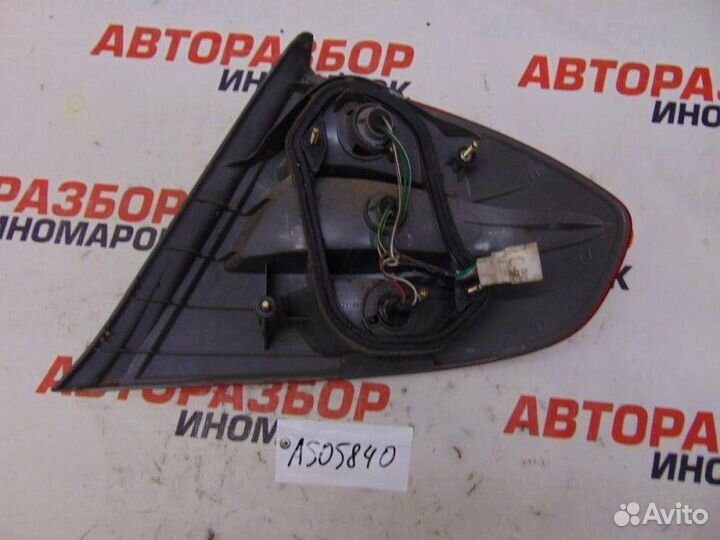 Задний фонарь задний левый Toyota Prius 1 W10