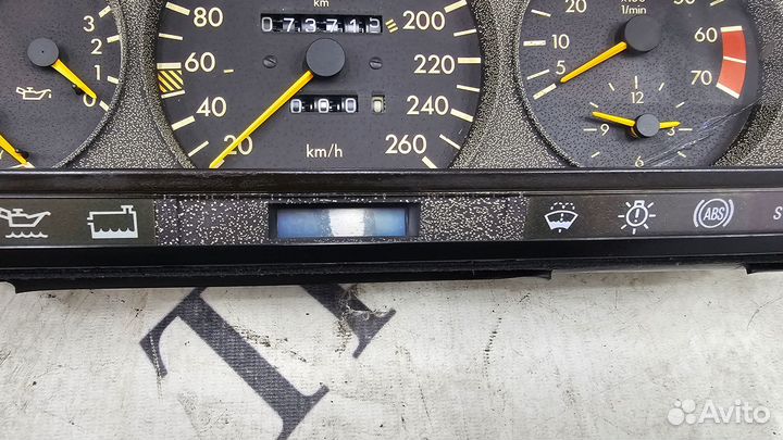 Приборная панель на Mercedes-Benz W126 5.6
