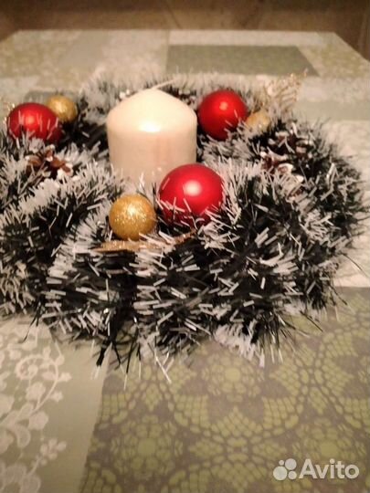 Новогодние елочки и рождественские веночки