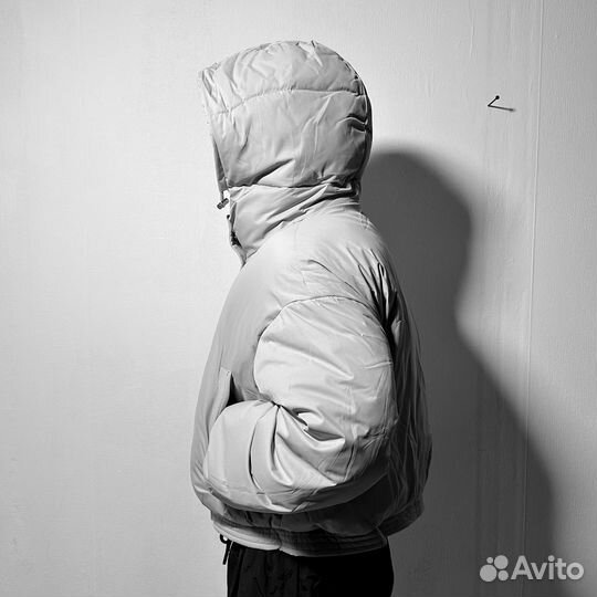 Бомбер С Капюшоном Оверсайз На Руках